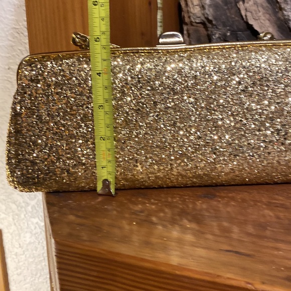 Sparkling gold clutch, vintage , this was my mother’s from the 60’s. - Picture 6 of 7